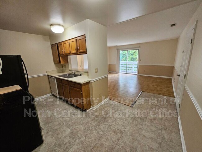 Foto del edificio - 9619 Vinca Cir