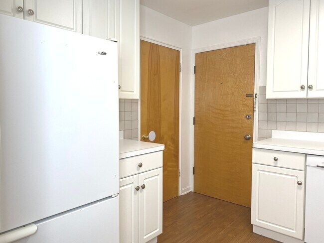 Foto del edificio - 2410 W Farragut Ave