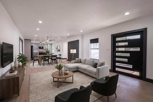 Foto del edificio - Updated 4 Bed 3 Bath Home with Pool in Northwood Estates