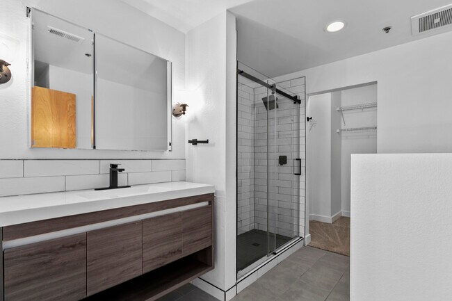 Ducha a ras de suelo renovada - Opera House - Unity Lofts