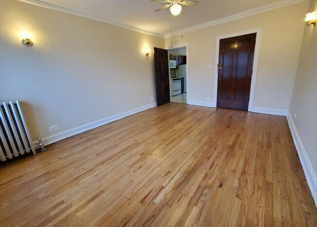 Foto del edificio - 3054 W Irving Park Rd