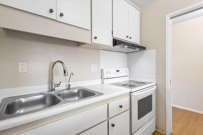 Building Photo - 1327 Webster St