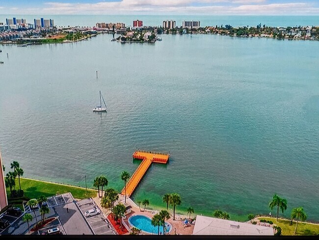 Dock / Pier - 4700 Cove Cir