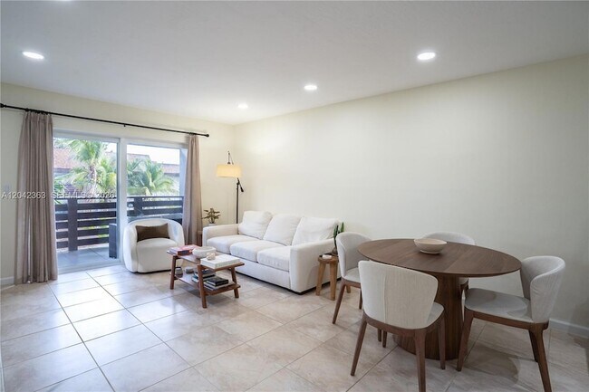 Foto del edificio - 7483 SW 82nd St