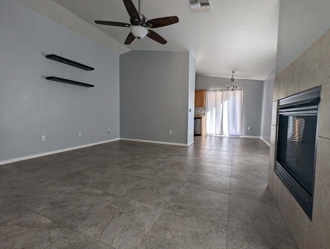 Building Photo - 3 Bedroom 2 Bath Rental in Sahuarita