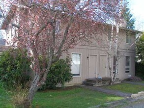 Building Photo - 2319 Wilson Ave