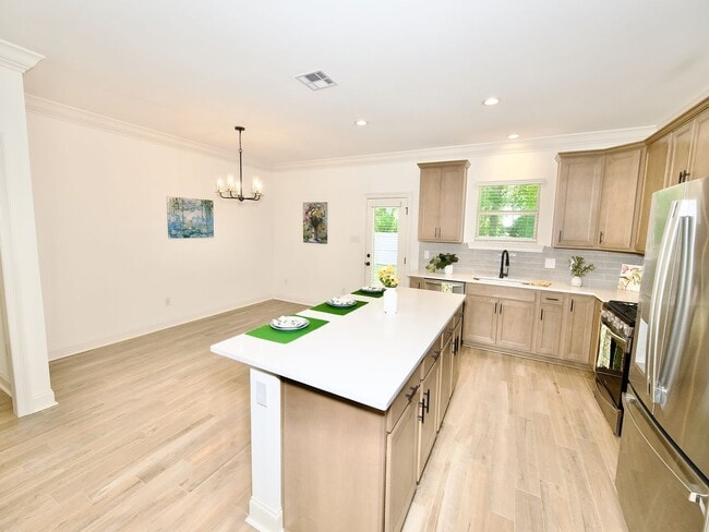 Building Photo - Gorgeous property in the highly sought aft...