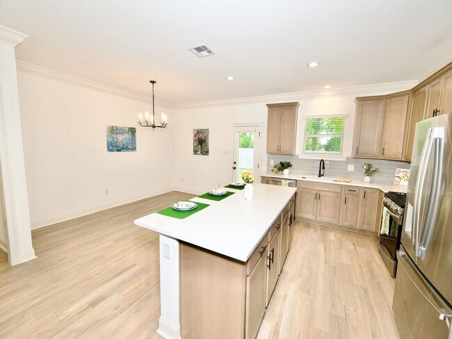 Foto del edificio - Gorgeous property in the highly sought aft...