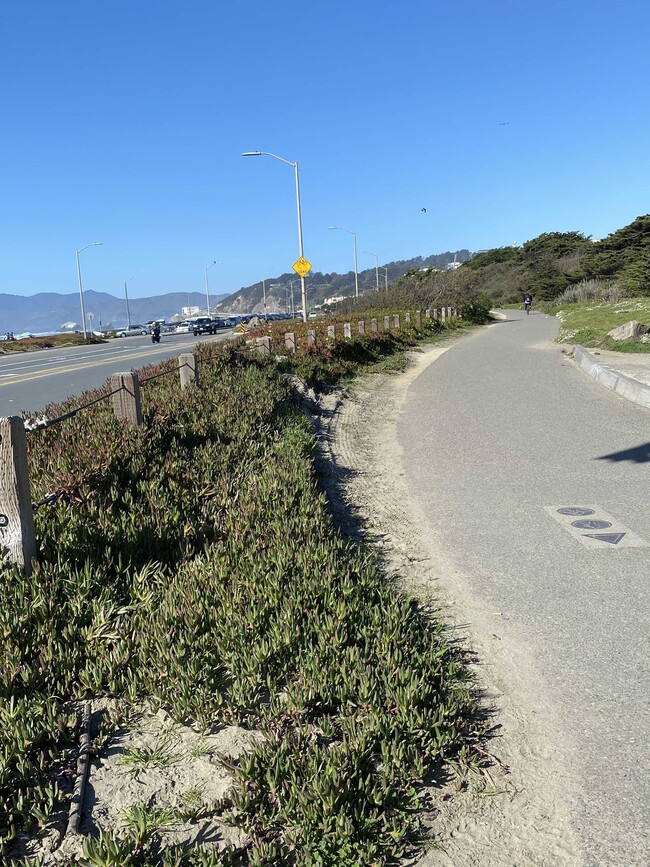 Building Photo - 1335 46th Ave