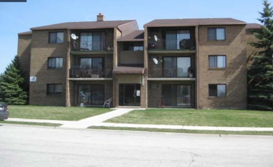 Primary Photo - 15265 La Reina Real St