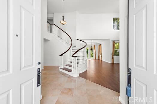 Building Photo - 6 Sovente