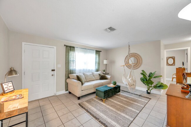 Foto del edificio - 3371 N Bay Ave