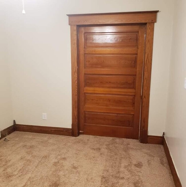 Foto del edificio - 619 W Elm St
