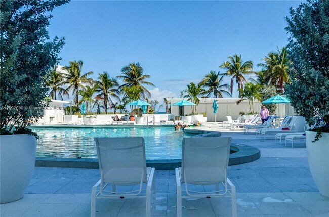 Building Photo - 5255 Collins Ave
