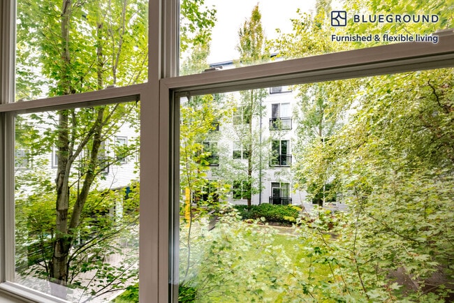 Building Photo - 320 D St