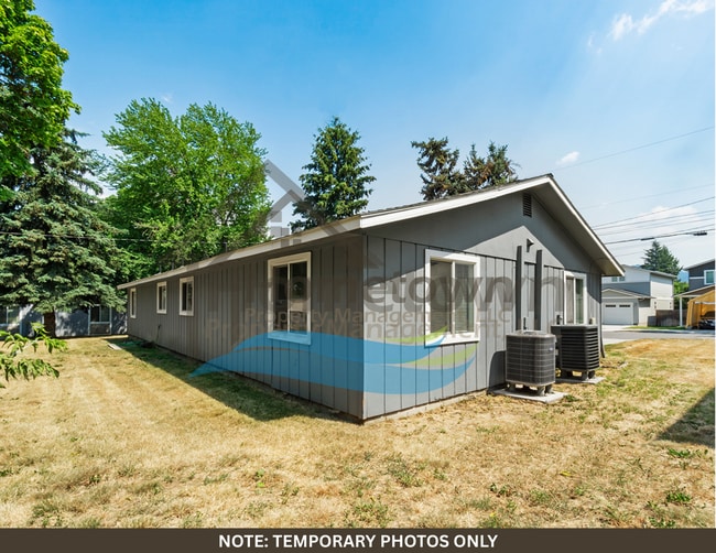 Building Photo - 2711-13 N 10th Pl