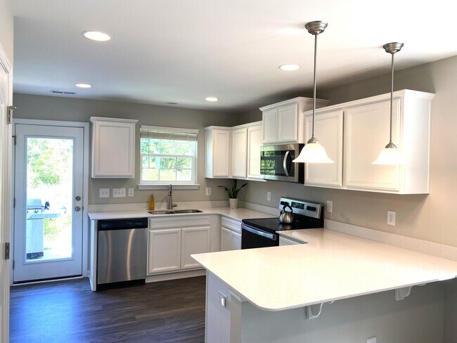 Building Photo - 119 Red Plum Ln