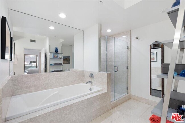 Building Photo - 13600 Marina Pointe Drive Apt ##1214, Mari...