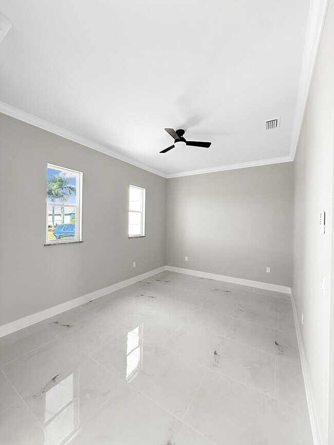 Foto del edificio - 303 NW 26th Ave