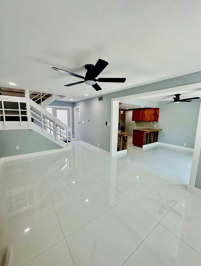 Foto del edificio - 320 Sunshine Dr