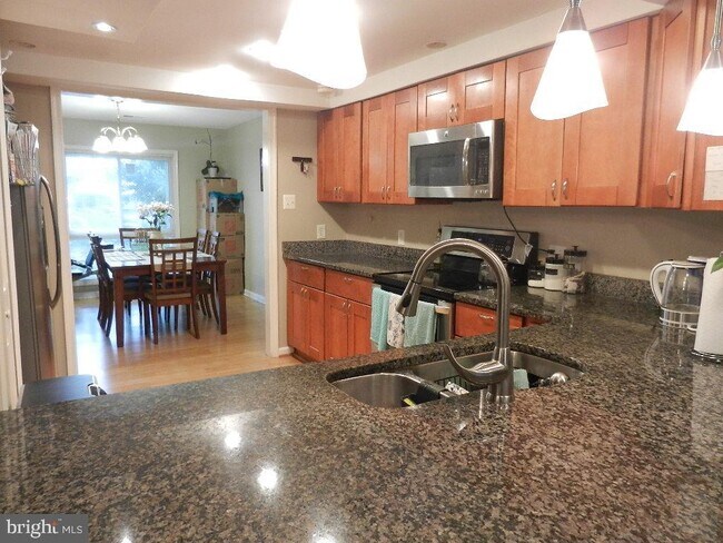 Building Photo - 781 Sugarland Run Dr