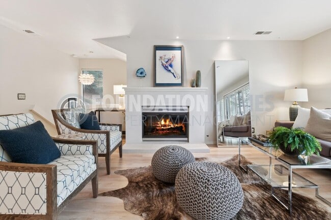 Building Photo - Tranquil Corte Madera Townhouse! DECK! 2 C...