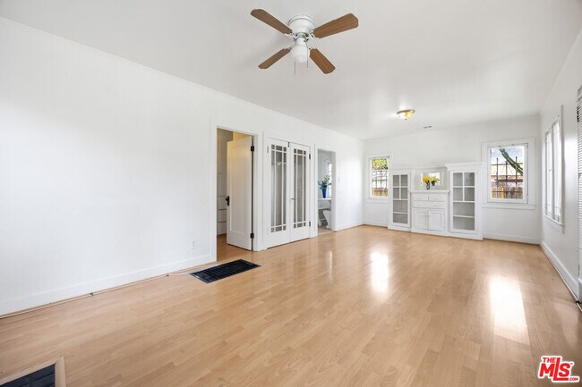 Foto del edificio - 1712 1/2 W 39th St