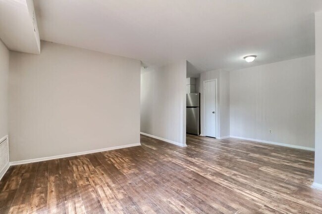 Building Photo - 1000 Sandlin Pl