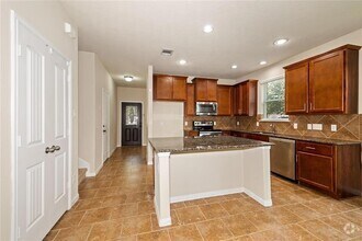 Building Photo - 17423 Waterview Dr