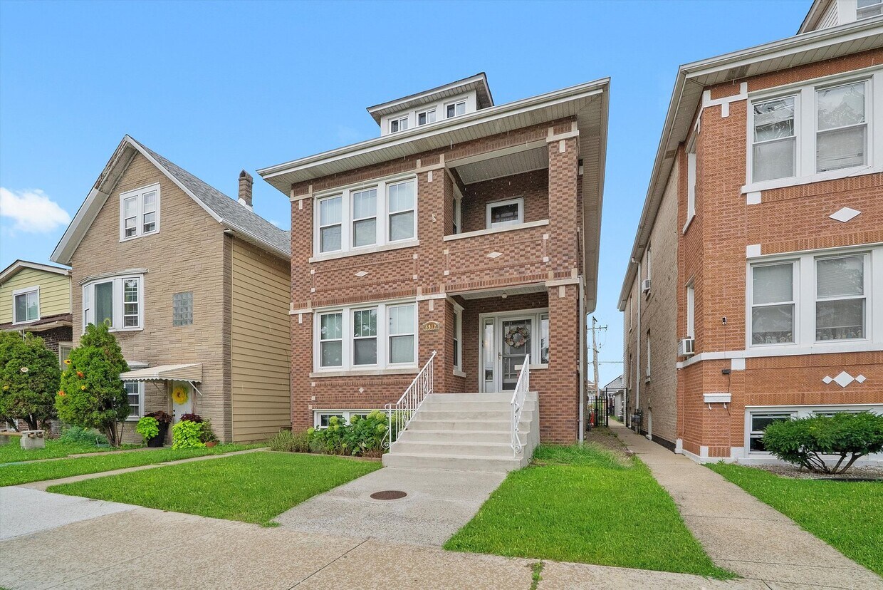 Primary Photo - 4912 S Komensky Ave