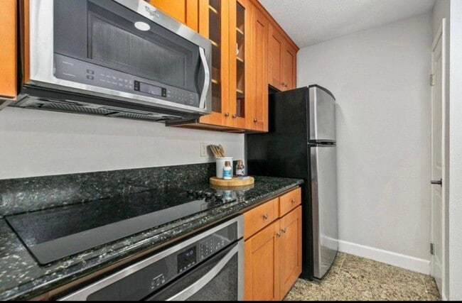 Building Photo - 8503 Villa La Jolla Dr