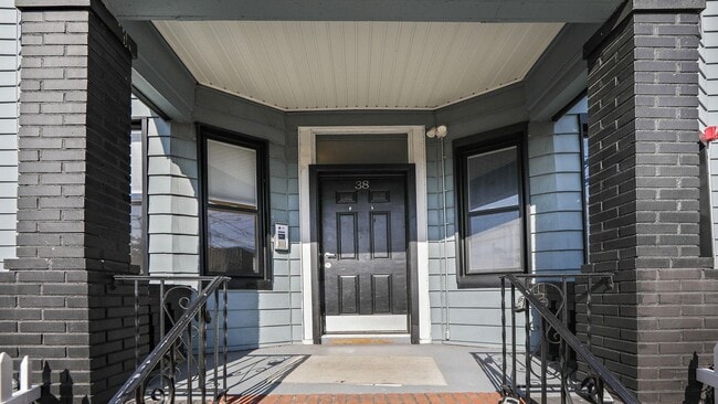 Building Photo - 38 Troy St