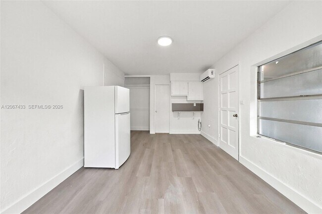 Foto del edificio - 3500 NW 1st St