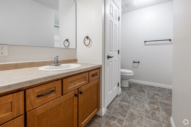 3 habitaciones, 2 baños - 129 metros cuadrados - Segundo baño - Lakewood Terrace-3707