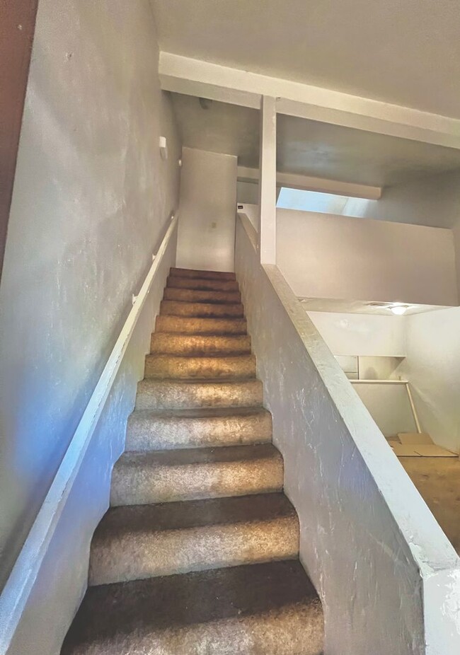 Building Photo - Great 2BD/2BA townhome! Brand new CARPET