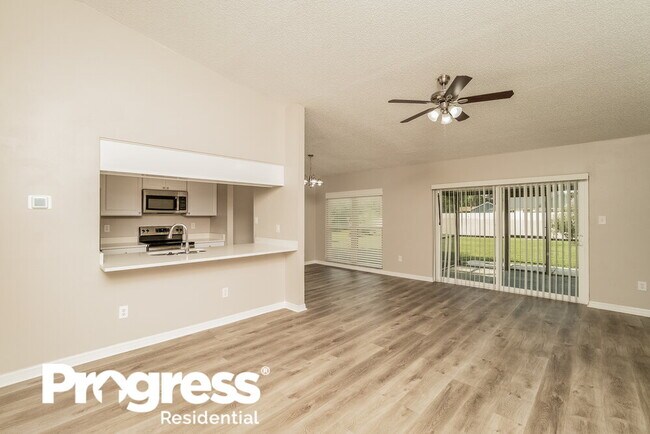 Foto del edificio - 1749 Lakeview Village Dr