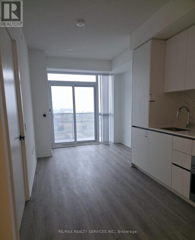 Photo du bâtiment - 8 Interchange Wy