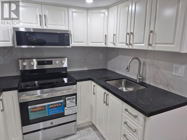 Photo du bâtiment - 4554 Willow Creek Dr