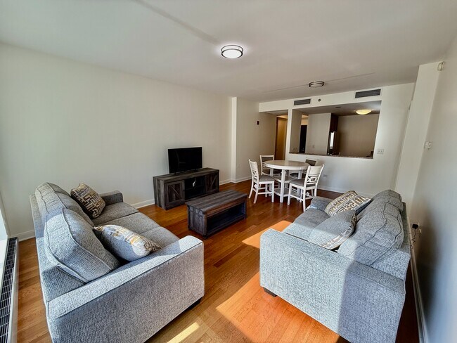 Foto del edificio - 130 N Garland Ct