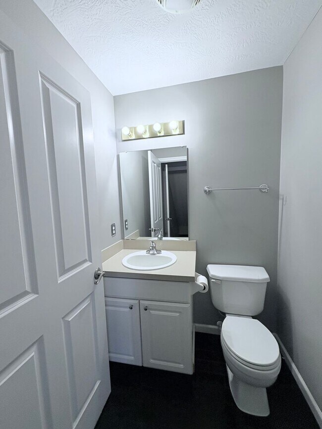 Foto del edificio - Stunning 2BR 3BA w/ Garage & Central A/C in Westerville!