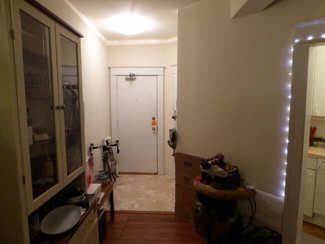 Foto del edificio - 1685 Crescent Pl NW