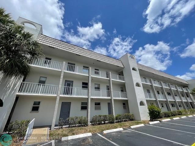 Foto principal - 8600 Sunrise Lakes Blvd