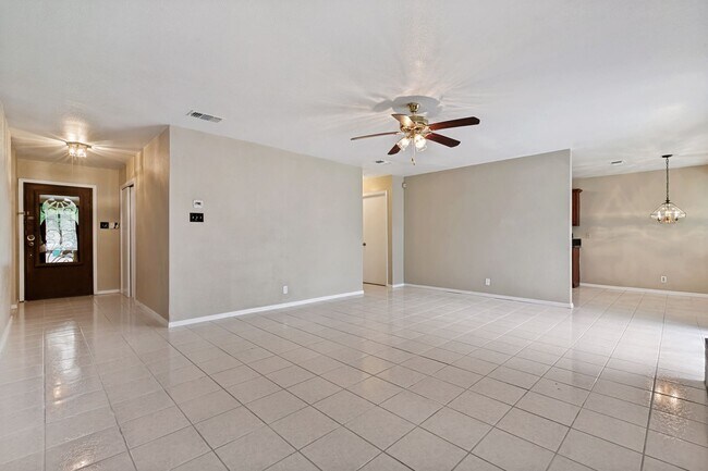 Foto del edificio - 6991 Sunset Village Dr