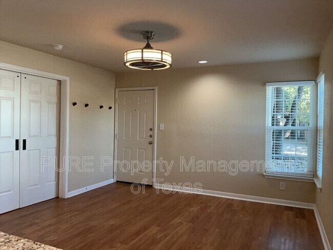 Foto del edificio - 7685 Northcross Dr