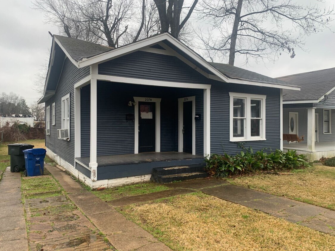 Foto principal - 207 E Rutherford St