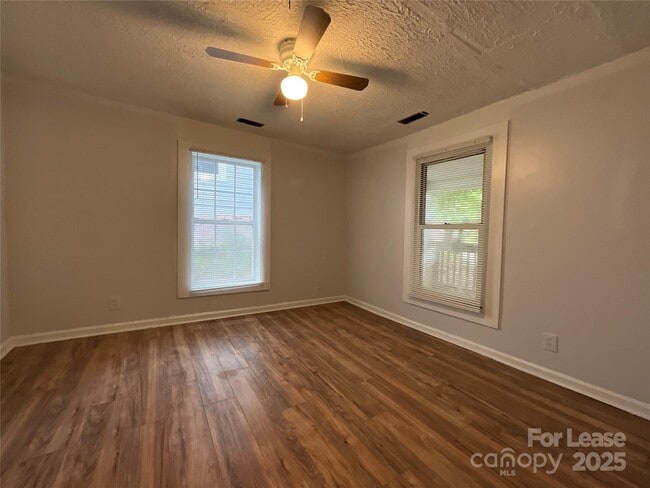 Building Photo - 1305 Ragan Ave