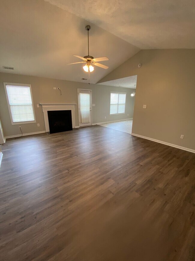 Building Photo - Great Home!  Great Location