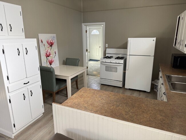 Foto del edificio - 5225 Brightwood Rd