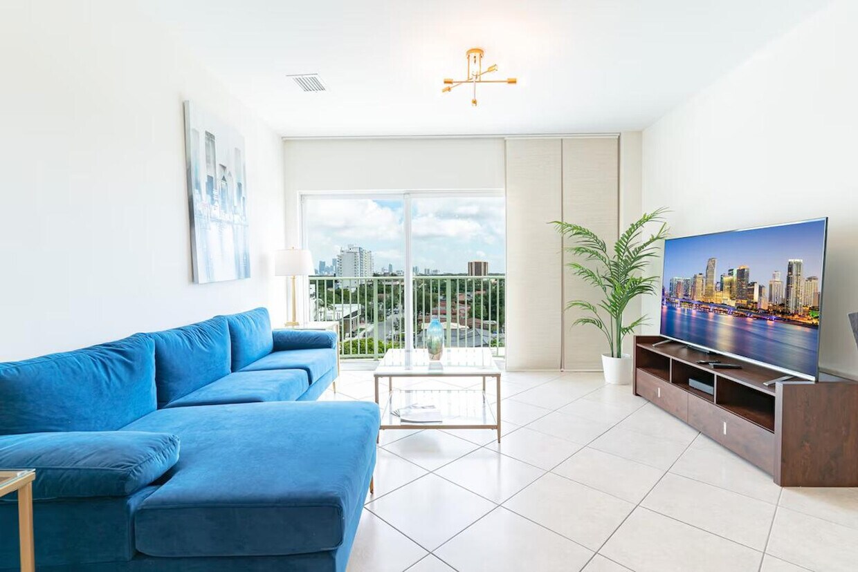 Foto principal - 2280 SW 32nd Ave