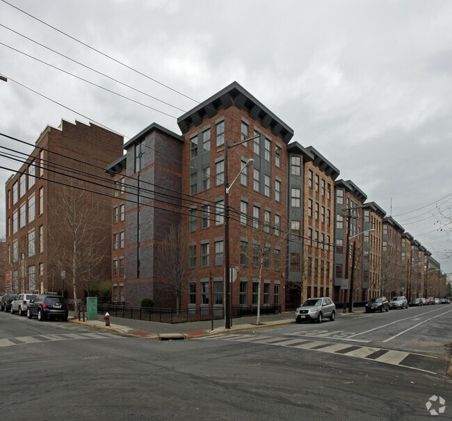 Building Photo - Huntington Condominiums